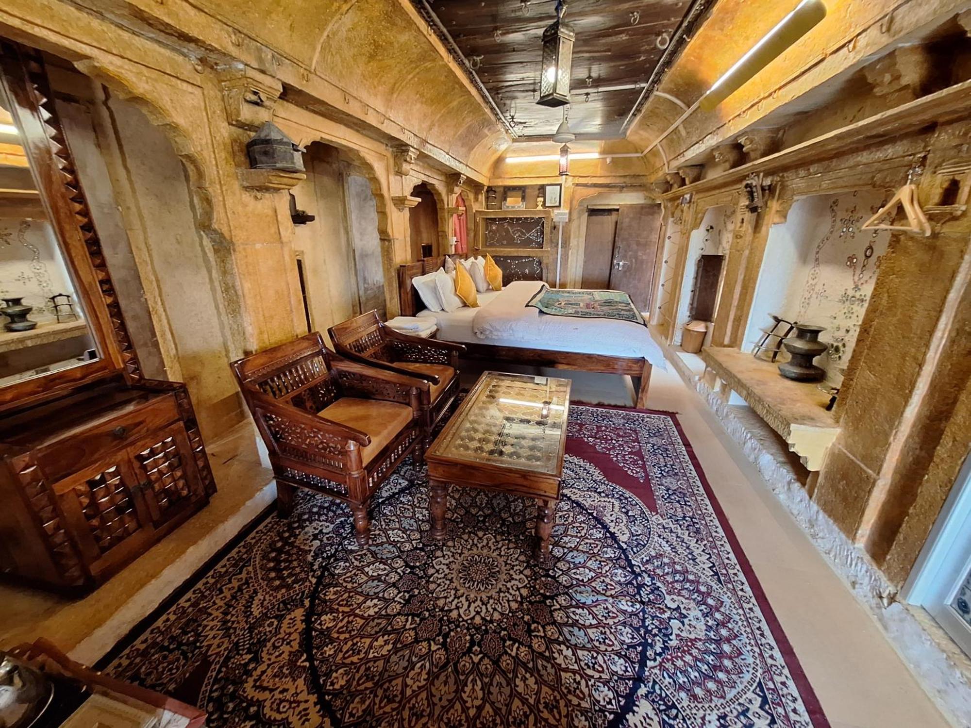 Desert Haveli Guest House ไจซัลเมอร์ ภายนอก รูปภาพ