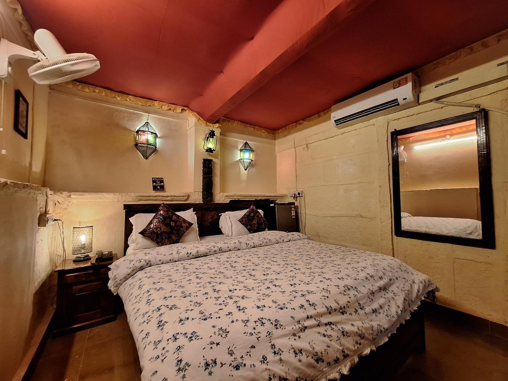 Desert Haveli Guest House ไจซัลเมอร์ ภายนอก รูปภาพ