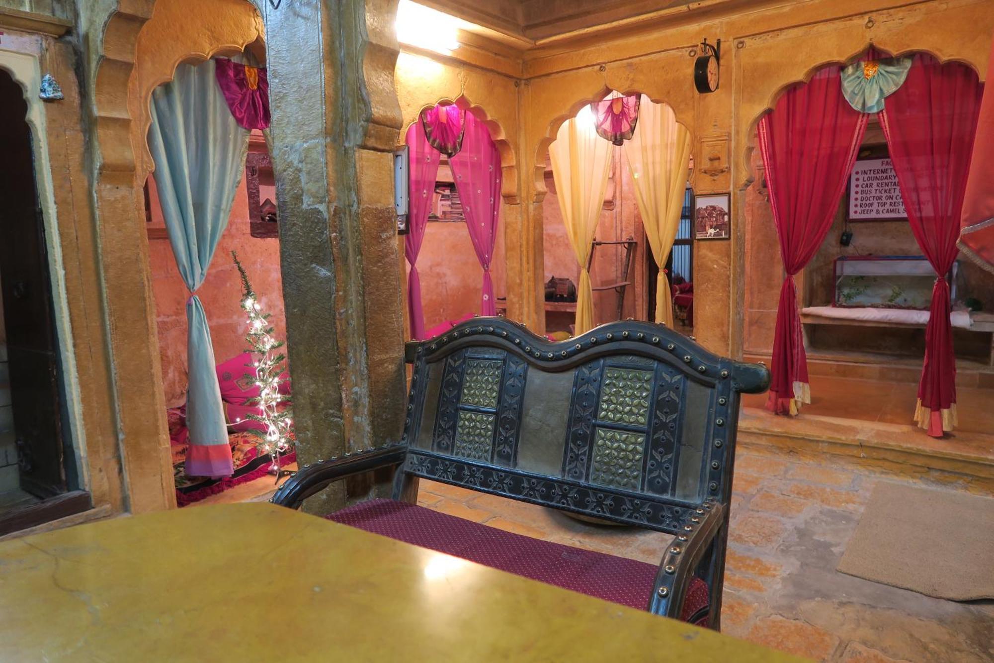 Desert Haveli Guest House ไจซัลเมอร์ ภายนอก รูปภาพ