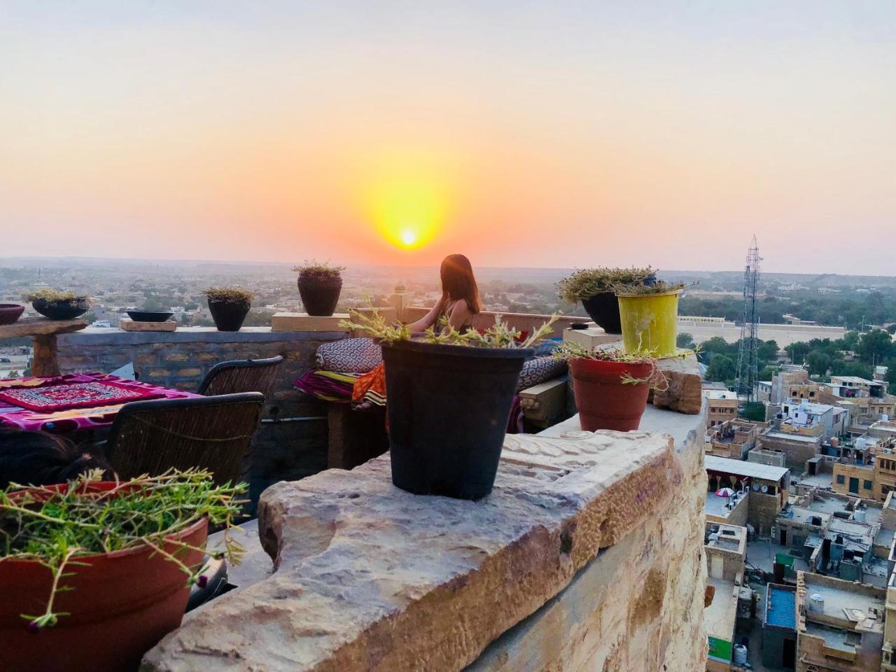 Desert Haveli Guest House ไจซัลเมอร์ ภายนอก รูปภาพ